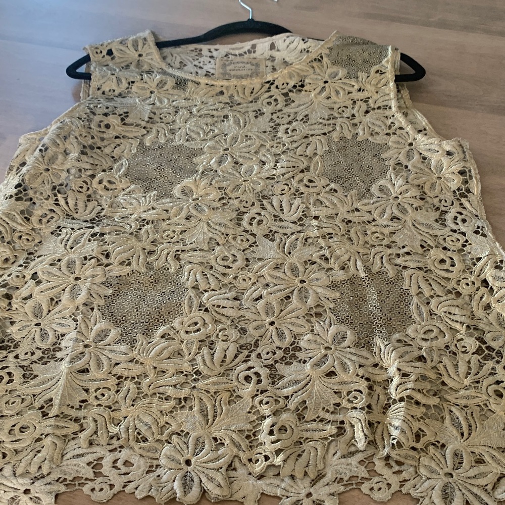 PINK  Memories Made in Italy Beige Floral Lace Top